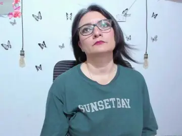 Amie-Adams82  live sex cam