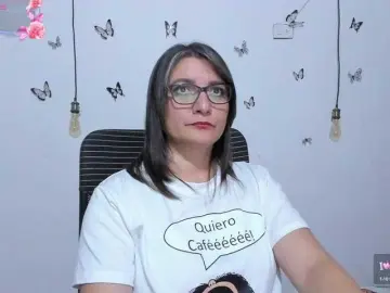 Amie-Adams82  live sex cam