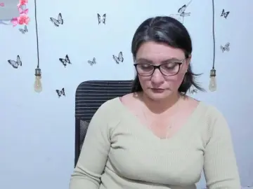 Amie-Adams82  live sex cam