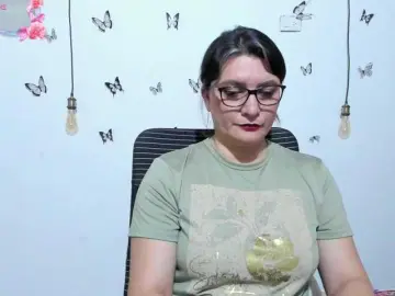 Amie-Adams82  live sex cam