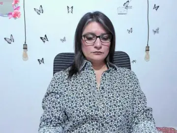 Amie-Adams82  live sex cam