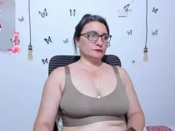 Amie-Adams82  live sex cam