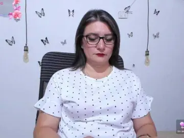 Amie-Adams82  live sex cam