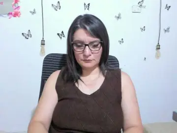 Amie-Adams82  live sex cam