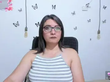 Amie-Adams82  live sex cam