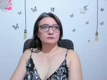 Amie-Adams82  live sex cam