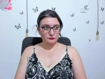Amie-Adams82  live sex cam