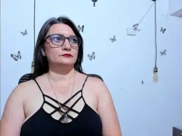 Amie-Adams82  live sex cam