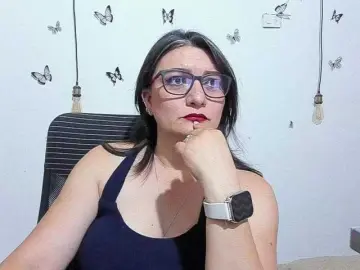 Amie-Adams82  live sex cam