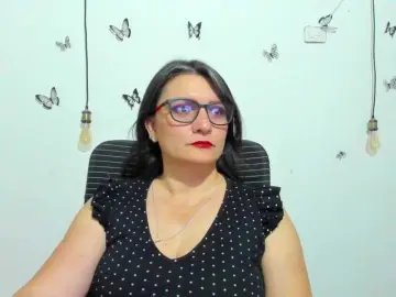 Amie-Adams82  live sex cam
