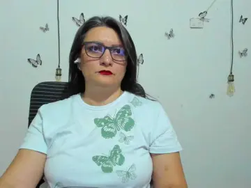 Amie-Adams82  live sex cam