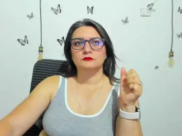 Amie-Adams82  live sex cam