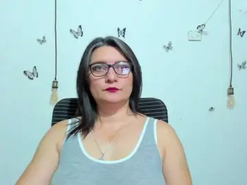 Amie-Adams82  live sex cam