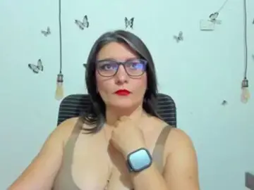 Amie-Adams82  live sex cam