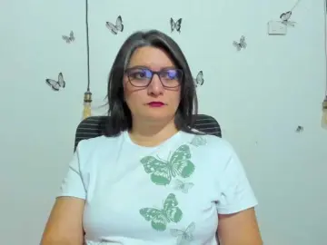 Amie-Adams82  live sex cam