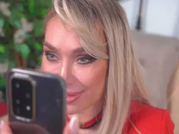 IsadoraDunkan  live sex cam