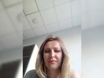 LagoonJoy  live sex cam