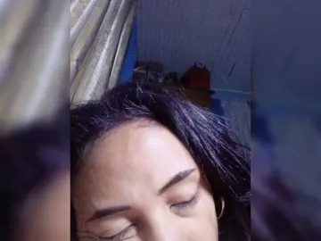 Roxanne03  live sex cam