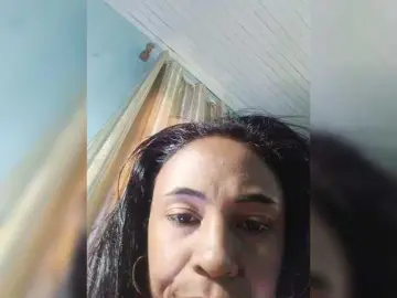 Roxanne03  live sex cam