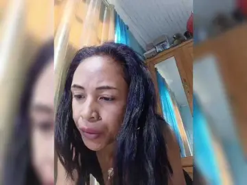 Roxanne03  live sex cam