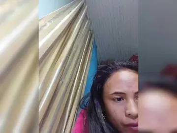 Roxanne03  live sex cam