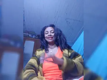 Roxanne03  live sex cam