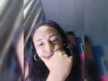 Roxanne03  live sex cam