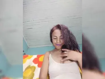 Roxanne03  live sex cam