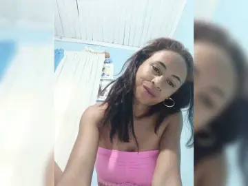 Roxanne03  live sex cam