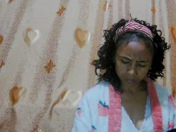 Roxanne03  live sex cam