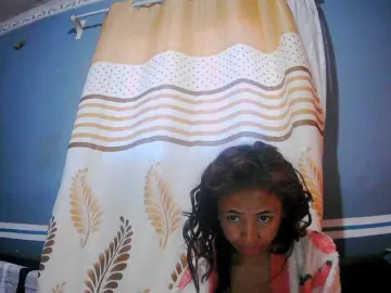 Roxanne03  live sex cam