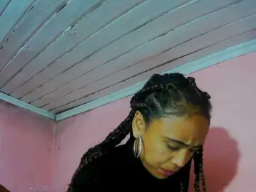 Roxanne03  live sex cam