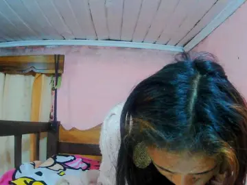 Roxanne03  live sex cam