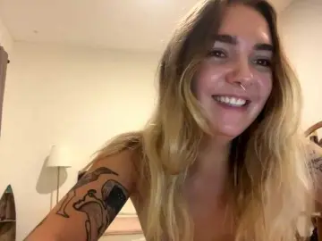 RoxyHorny  live sex cam