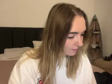 RoxyHorny  live sex cam