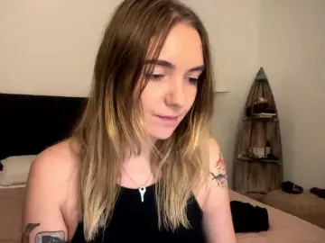 RoxyHorny  live sex cam