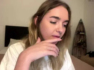 RoxyHorny  live sex cam