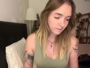 RoxyHorny  live sex cam