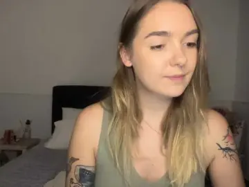 RoxyHorny  live sex cam
