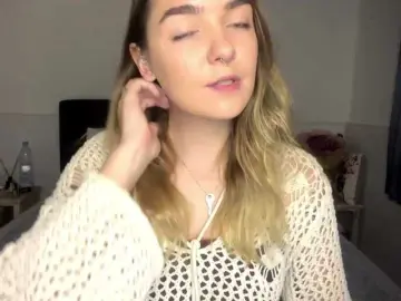 RoxyHorny  live sex cam