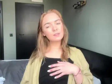 RoxyHorny  live sex cam