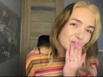 RoxyHorny  live sex cam