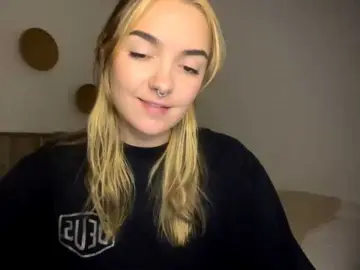 RoxyHorny  live sex cam