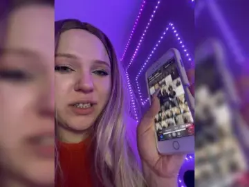 Monna-Krrrista  live sex cam