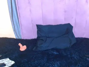BigClitSlimTea22  live sex cam