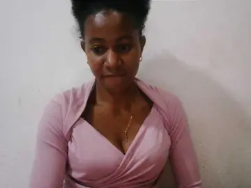 Luanah  live sex cam