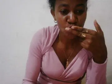 Luanah  live sex cam