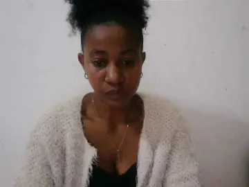 Luanah  live sex cam