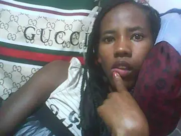 Sexy-Sarah  live sex cam