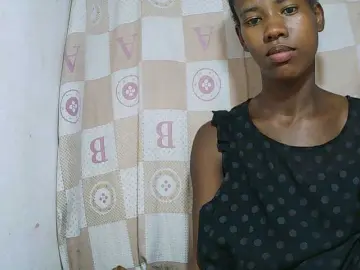 Sexy-Sarah  live sex cam